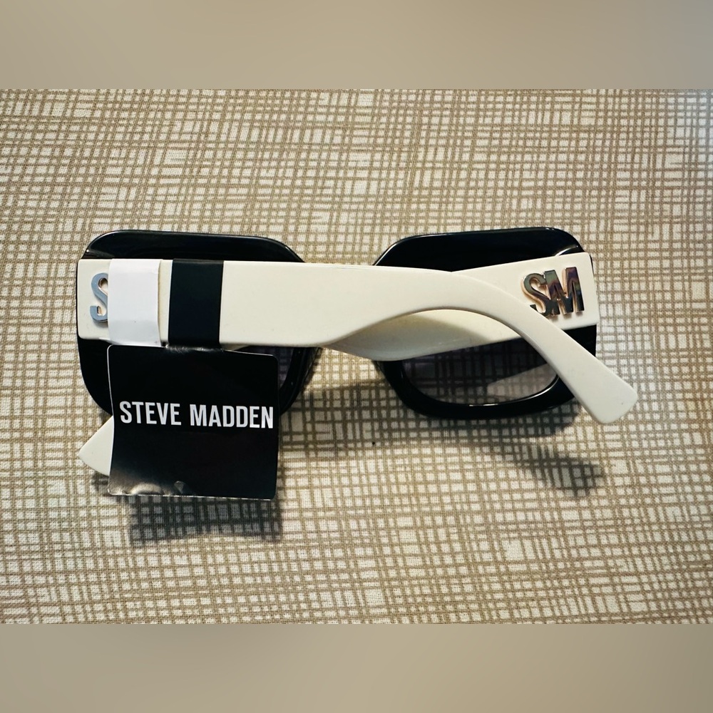 NWOT: Steve Madden Black and White Sunglasses - Picture 2 of 4